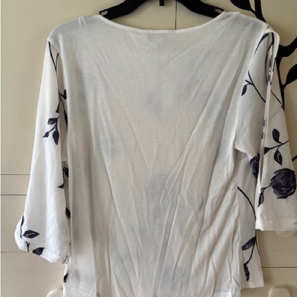 Black and White Floral Blouse - Picture 2 of 6